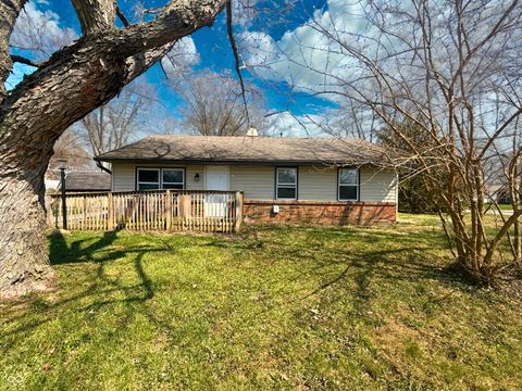 Photo of 1902 Edgemont Way, Anderson, IN 46011 (MLS # 22091900)