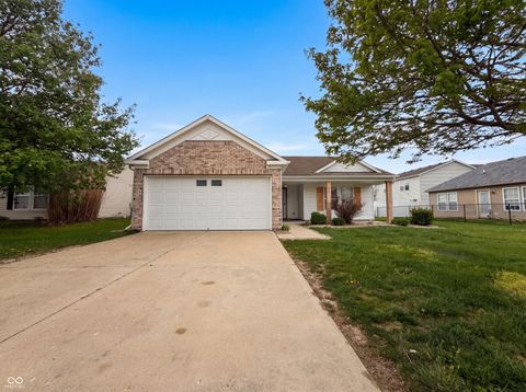 Photo of 526 Bourneside Drive, Greenfield, IN 46140 (MLS # 22095594)