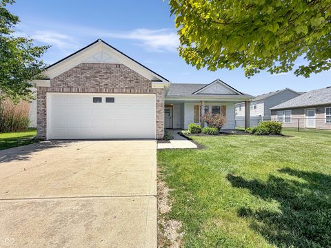 Photo of 526 Bourneside Drive, Greenfield, IN 46140 (MLS # 22095594)
