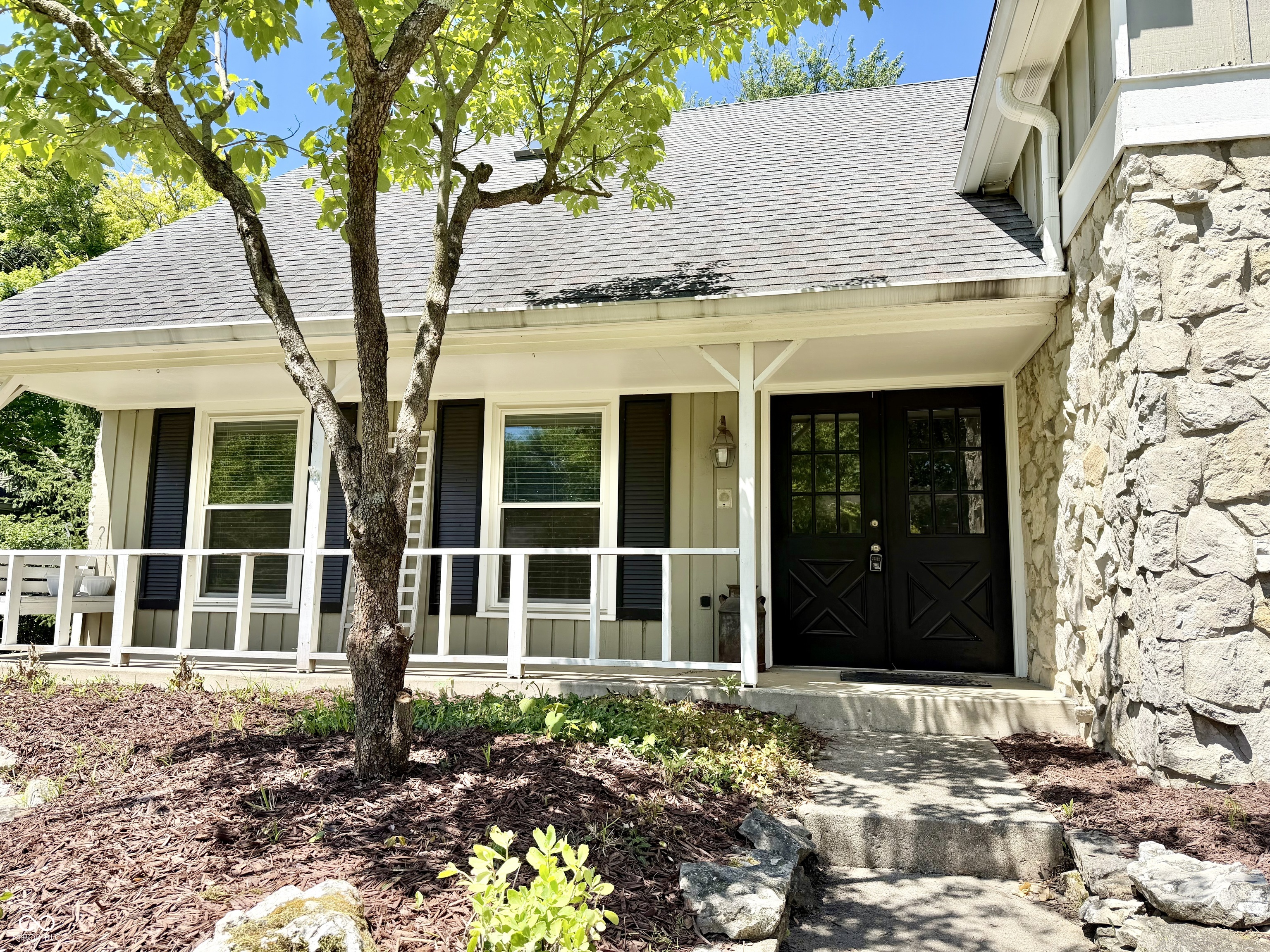 8950 Sourwood Court