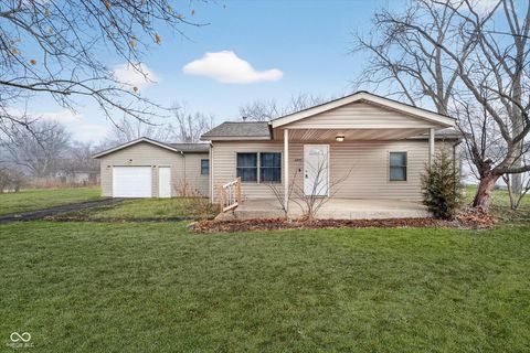 Photo of 2204 E Cornell Avenue, Muncie, IN 47303 (MLS # 22084088)