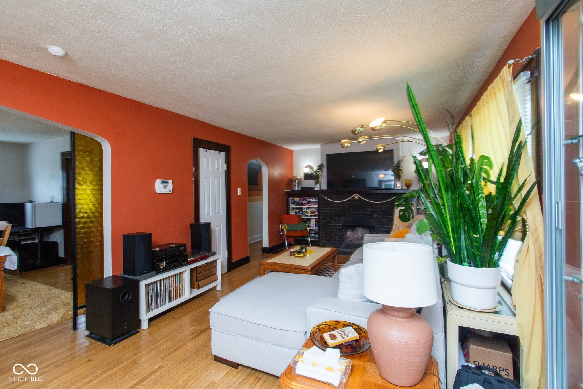 833 N Chester Avenue