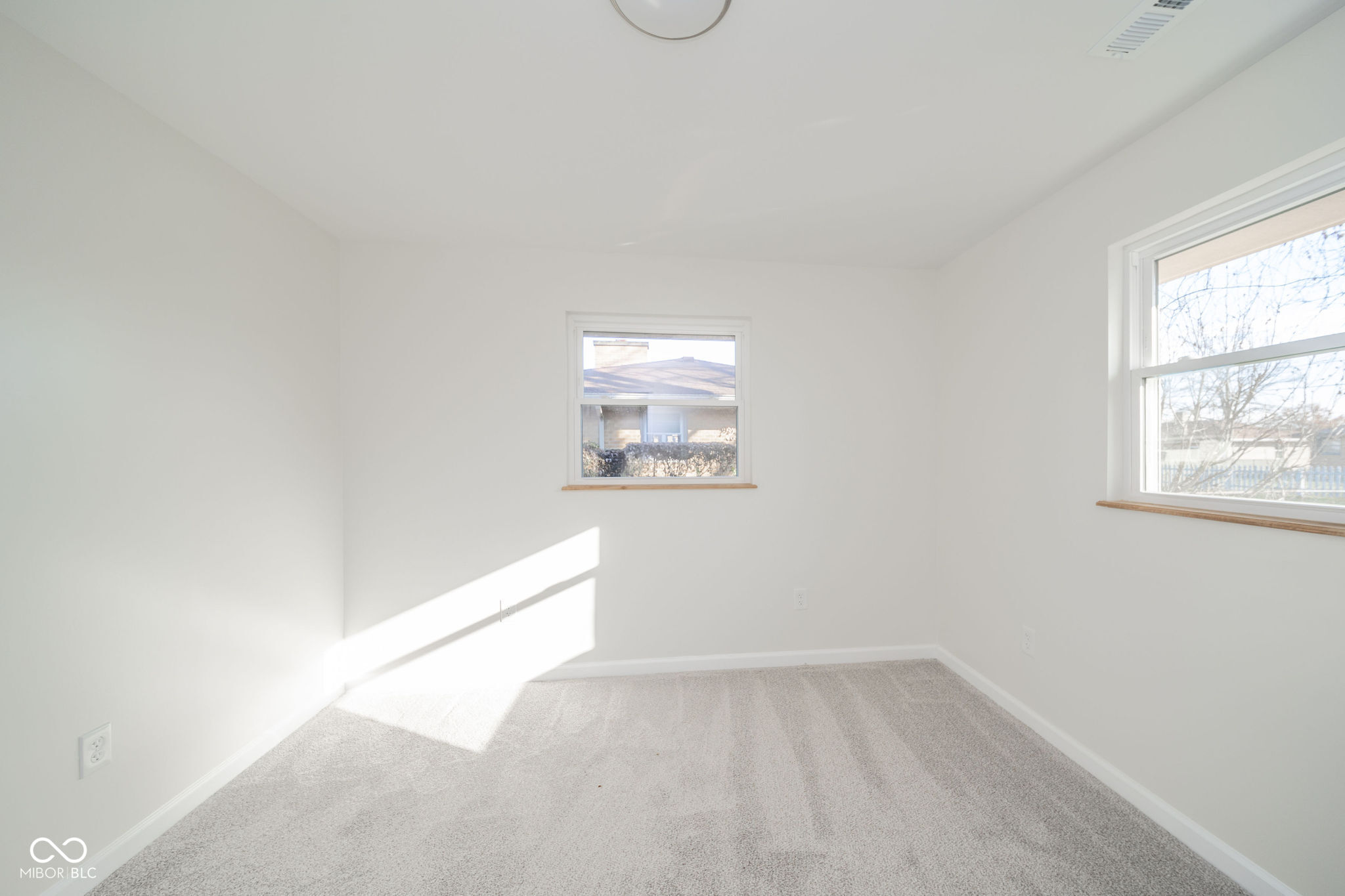 Anderson, Indiana 46012, United States, 3 Bedrooms Bedrooms, ,2 BathroomsBathrooms,Residential,Active,27235