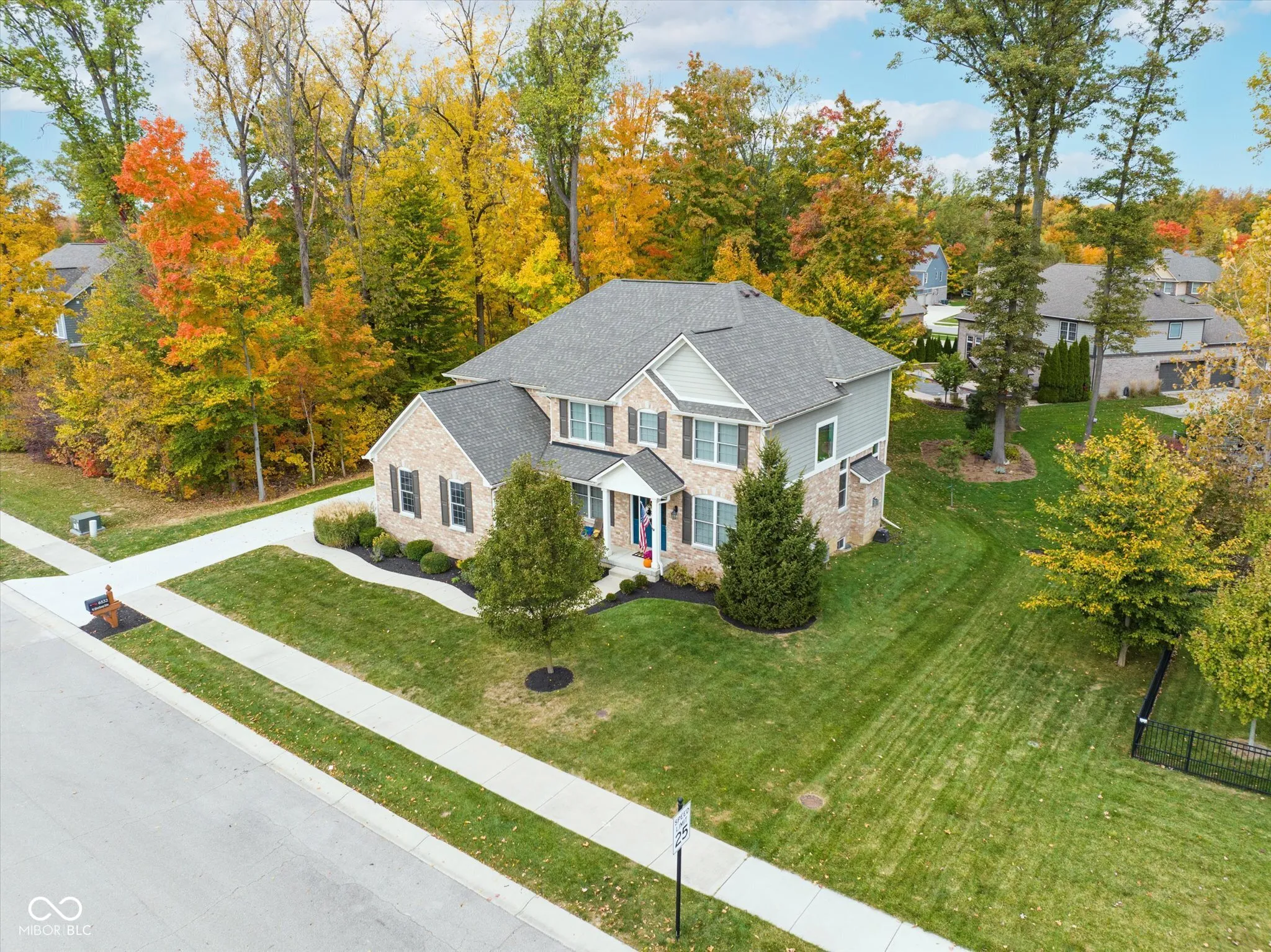 McCordsville, Indiana 46055, United States, 5 Bedrooms Bedrooms, ,4 BathroomsBathrooms,Residential,Pending,170965