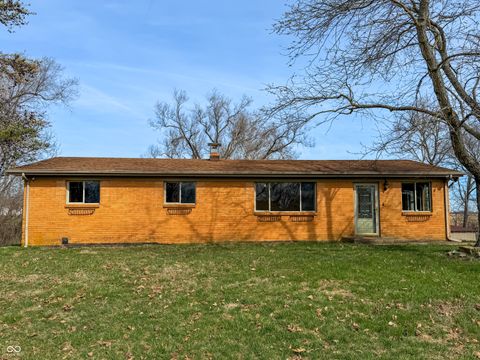 Photo of 2950 S Lake Drive, Columbus, IN 47203 (MLS # 22076583)