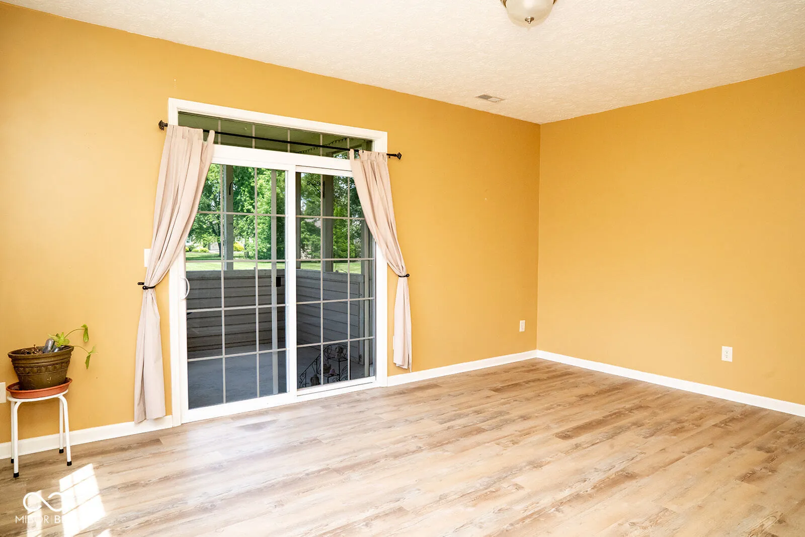 Indianapolis, Indiana 46217, United States, 2 Bedrooms Bedrooms, ,2 BathroomsBathrooms,Residential,Active,175615