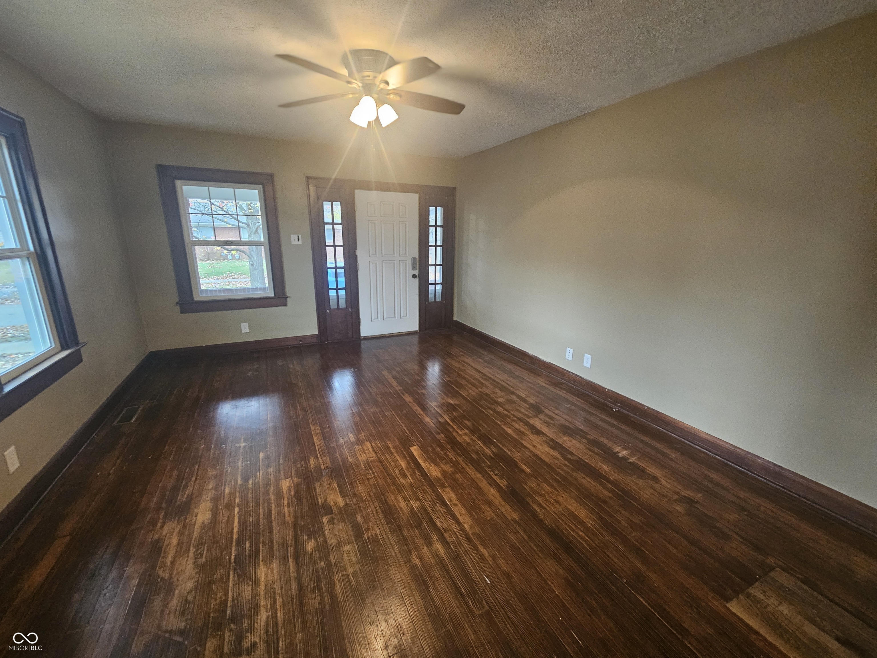 1437 E Edwards Avenue