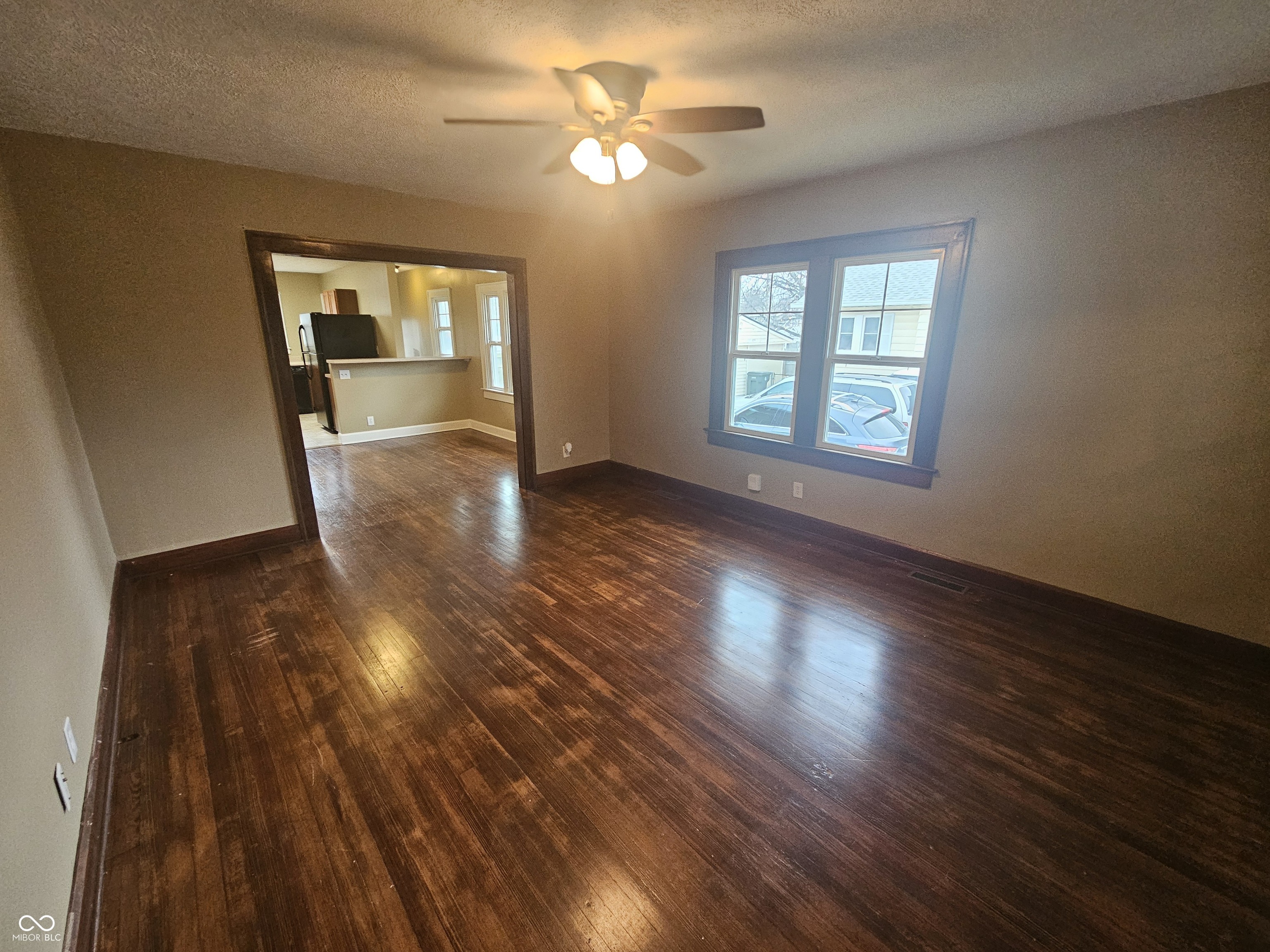 1437 E Edwards Avenue