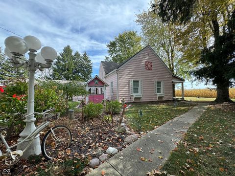 Photo of 4589 N 200 W, Greenfield, IN 46140 (MLS # 22068930)