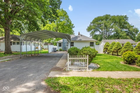 Photo of 428 N Gibson Avenue, Indianapolis, IN 46219 (MLS # 22106339)