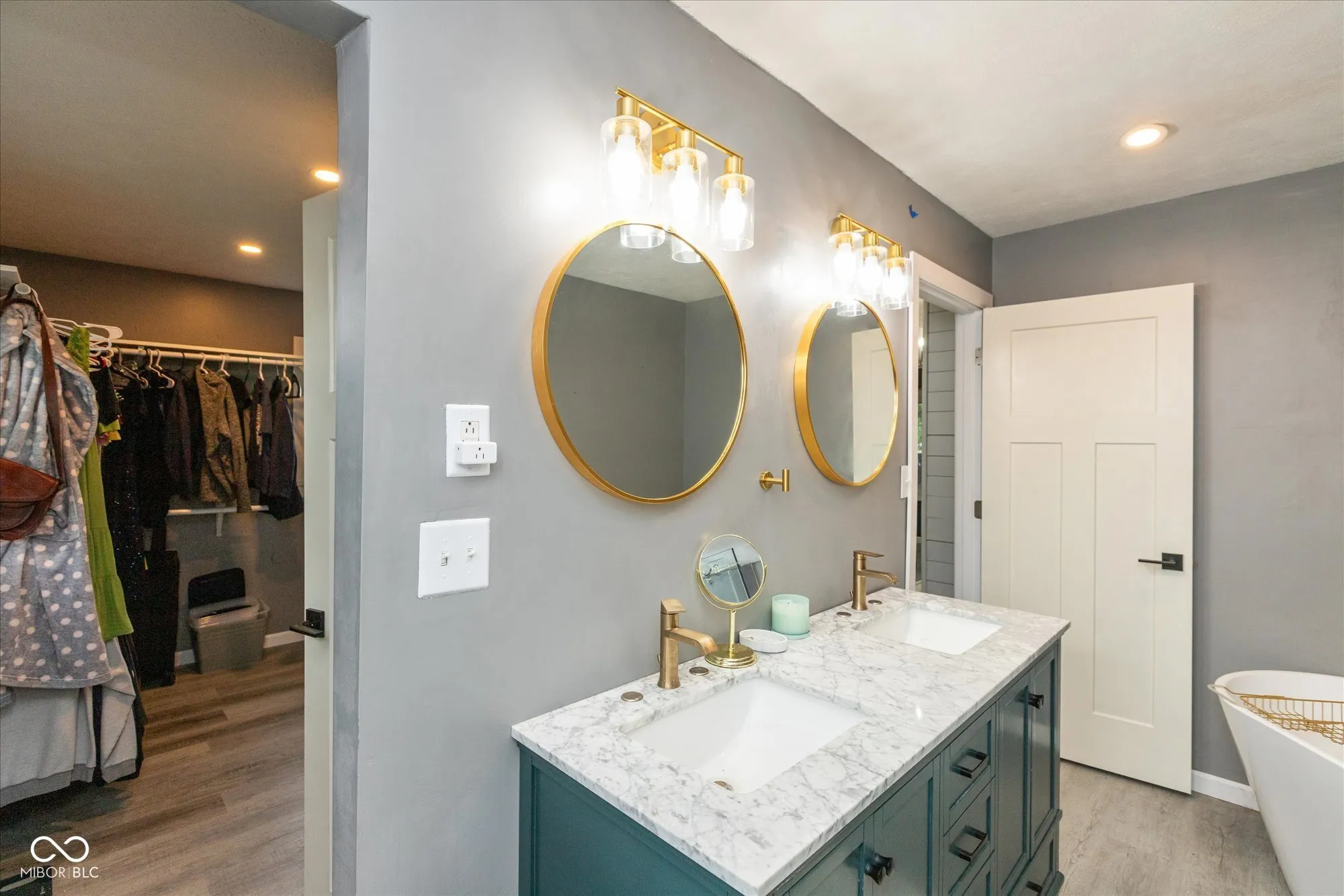 Indianapolis, Indiana 46227, United States, 4 Bedrooms Bedrooms, ,2 BathroomsBathrooms,Residential,Pending,141419