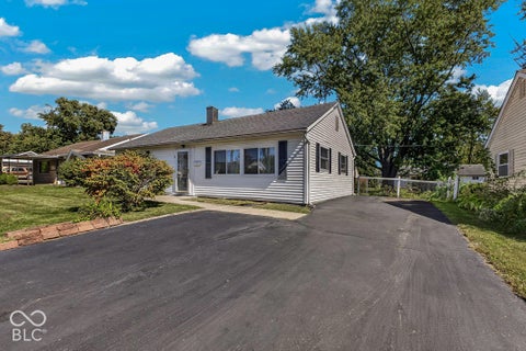 Photo of 595 N Meridian Street, Greenwood, IN 46143 (MLS # 22124055)