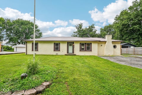 Photo of 3910 Adams Drive, Martinsville, IN 46151 (MLS # 22110434)
