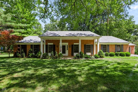 Photo of 361 S Sussex Place, Columbus, IN 47201 (MLS # 22118215)