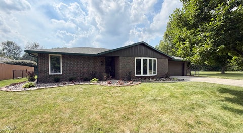 Photo of 1007 Parkway Drive, Anderson, IN 46012 (MLS # 22113095)