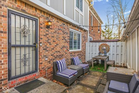 Photo of 155 Aspen Way, Carmel, IN 46032 (MLS # 22072330)