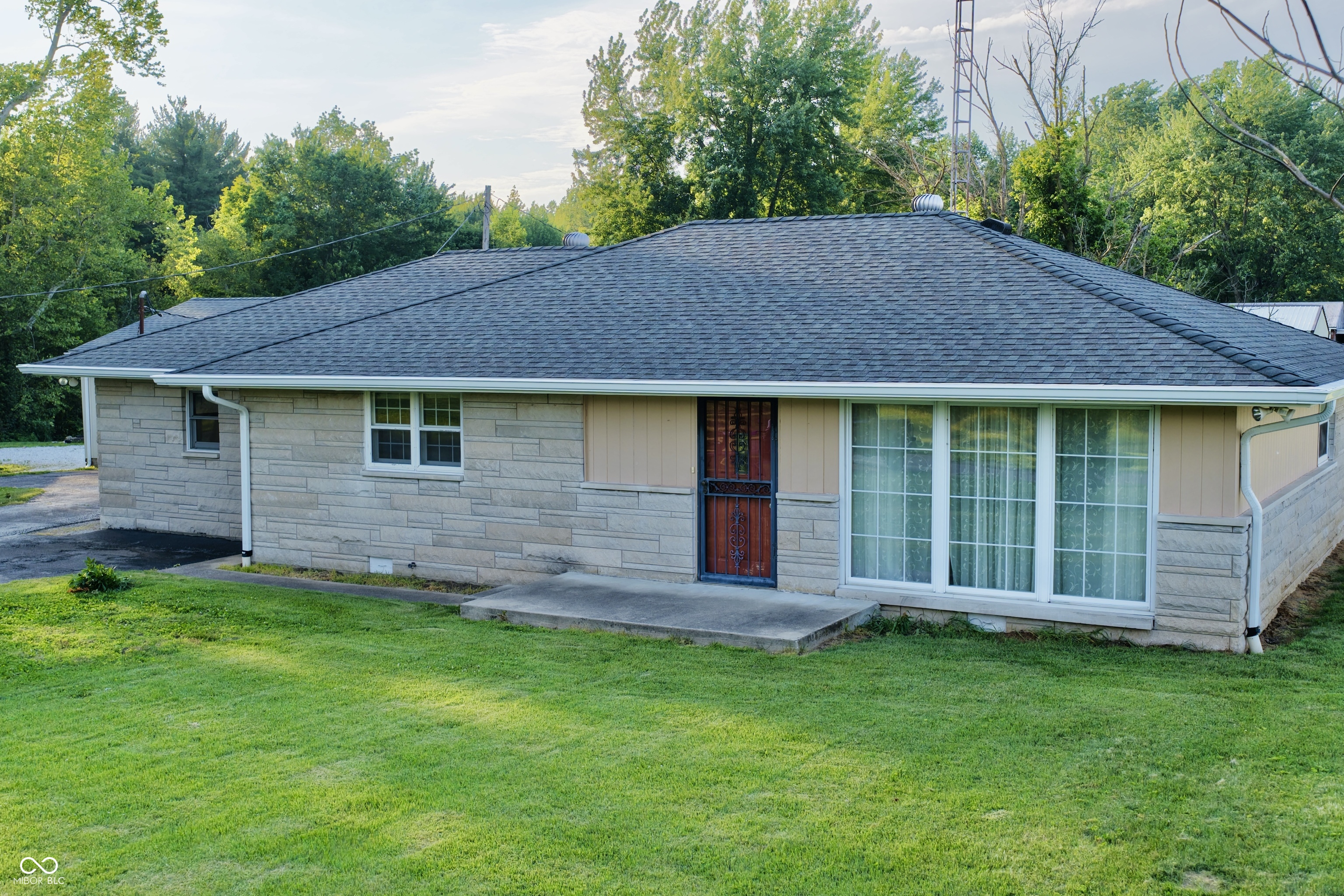 6742 E County Road 900 N