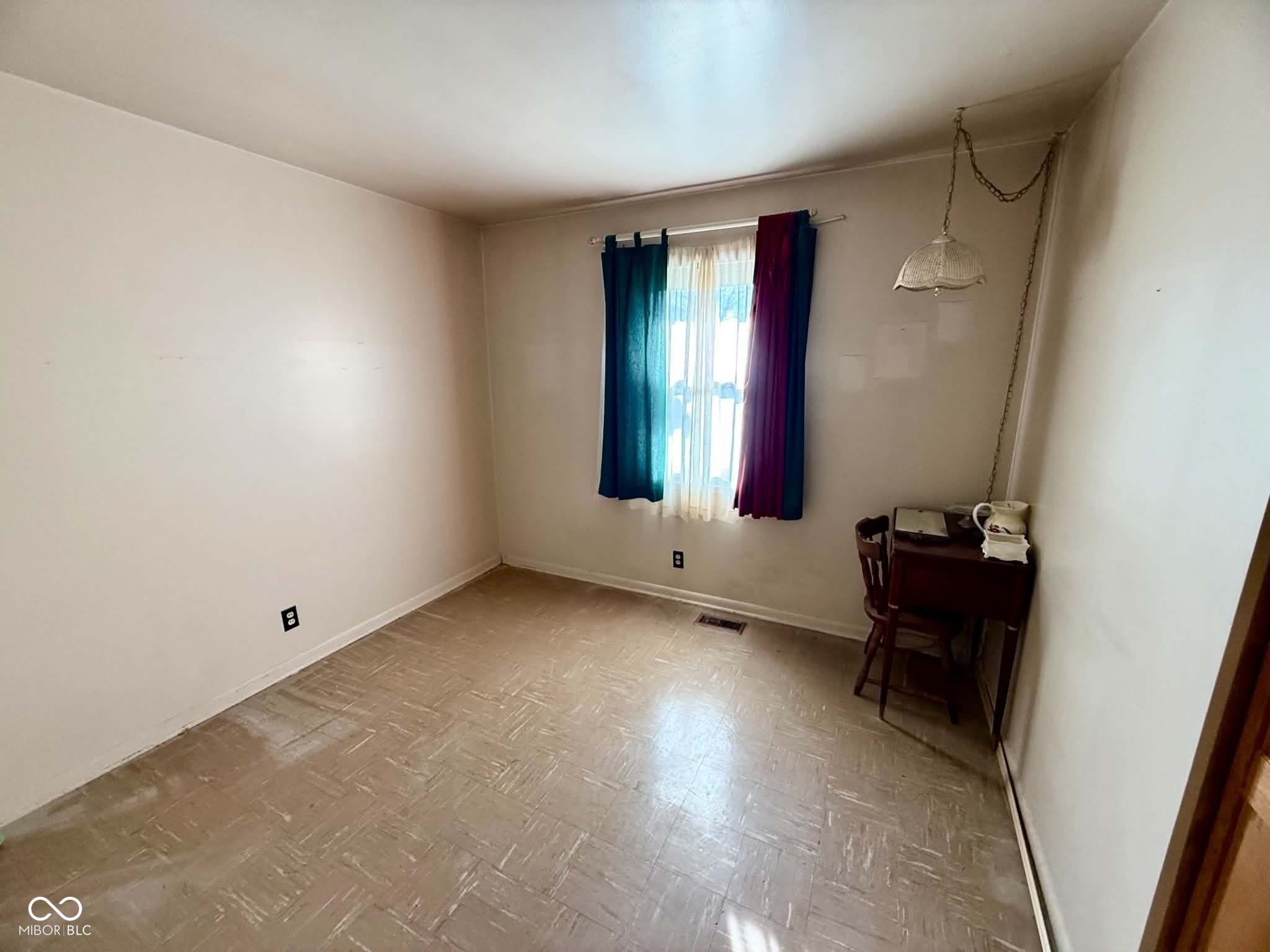 5936 W 29th Place