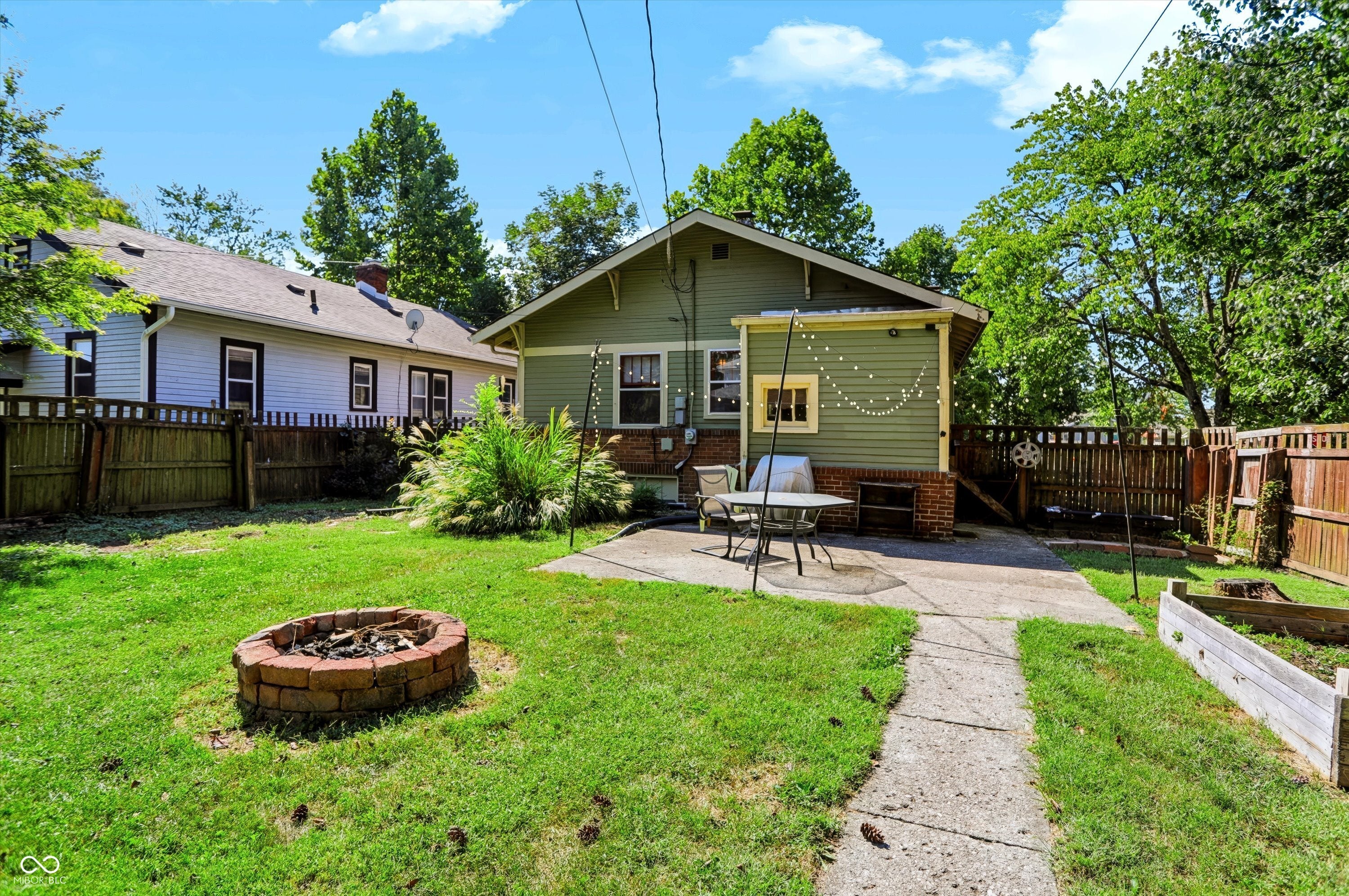 4135 Bowman Avenue