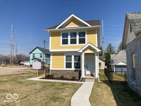 Photo of 116 E Pennsylvania Street, Shelbyville, IN 46176 (MLS # 22090360)