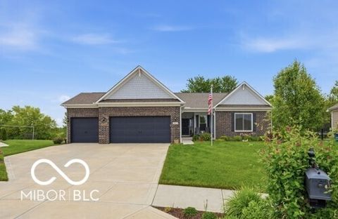 Photo of 10237 Maiden Court, Fishers, IN 46040 (MLS # 22098773)