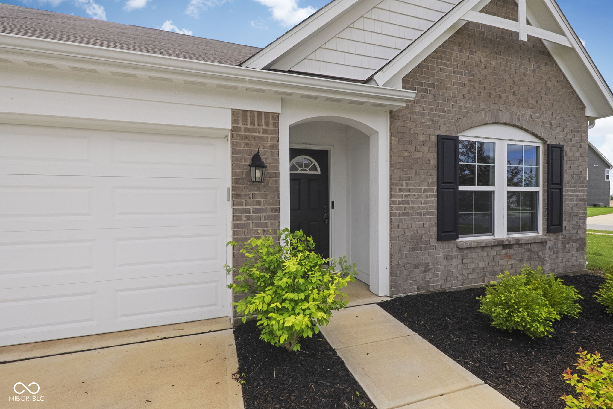 5541 Woods Pointe Drive
