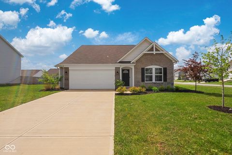 Photo of 5541 Woods Pointe Drive, McCordsville, IN 46055 (MLS # 22103374)