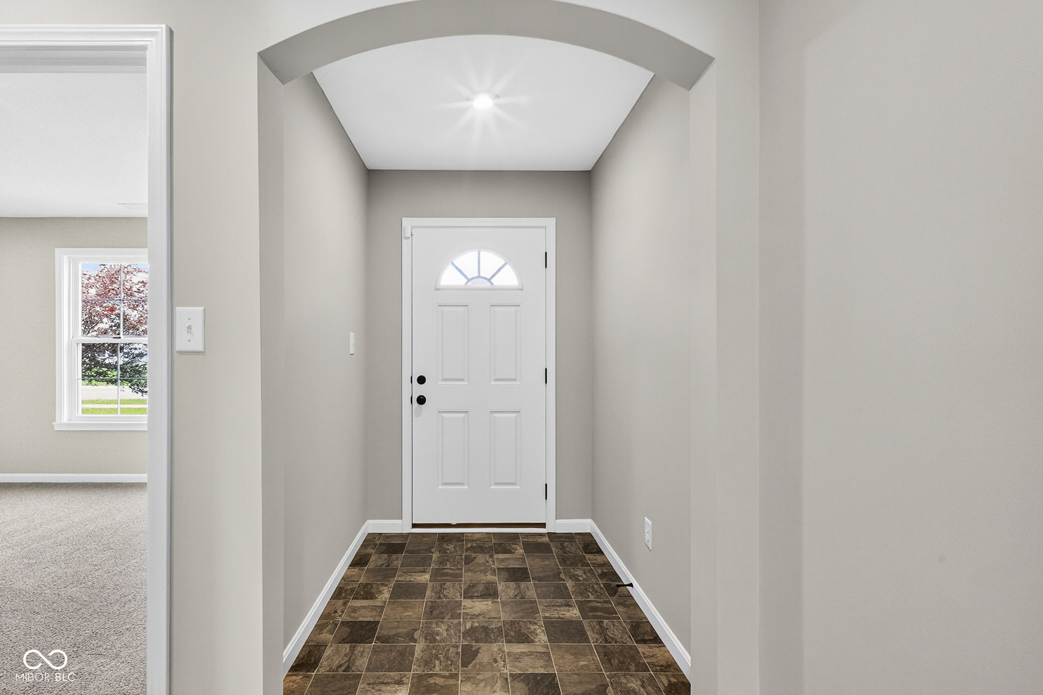 5541 Woods Pointe Drive
