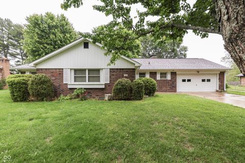 Photo of 703 Hillcrest Drive, Greenwood, IN 46142 (MLS # 22103454)