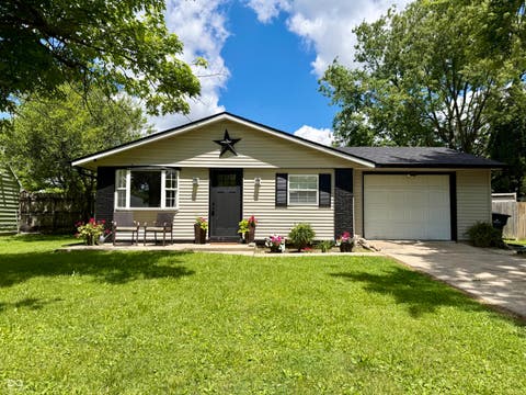 Photo of 2308 Tamarack Road, Anderson, IN 46011 (MLS # 22109246)