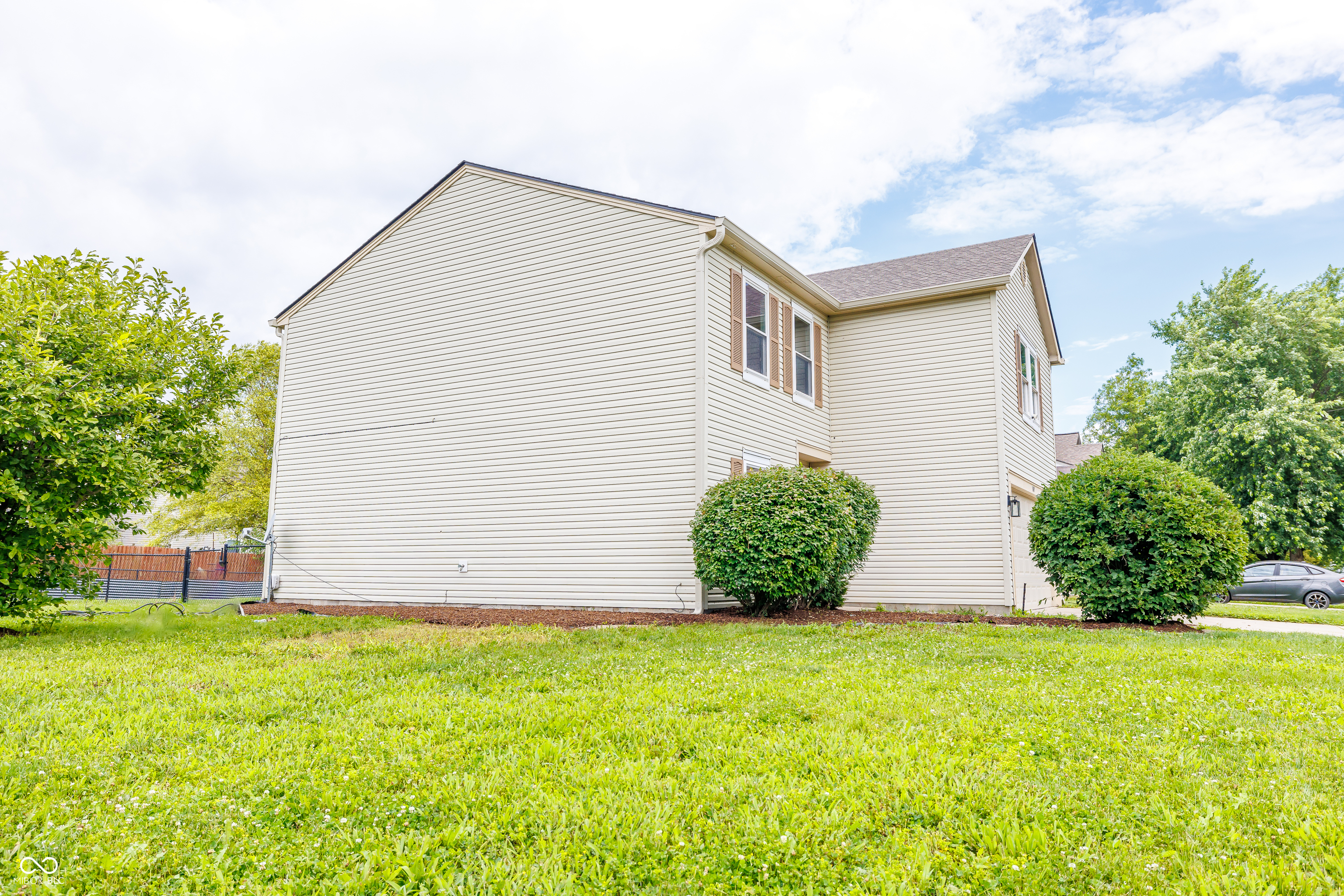 5606 N Plymouth Court