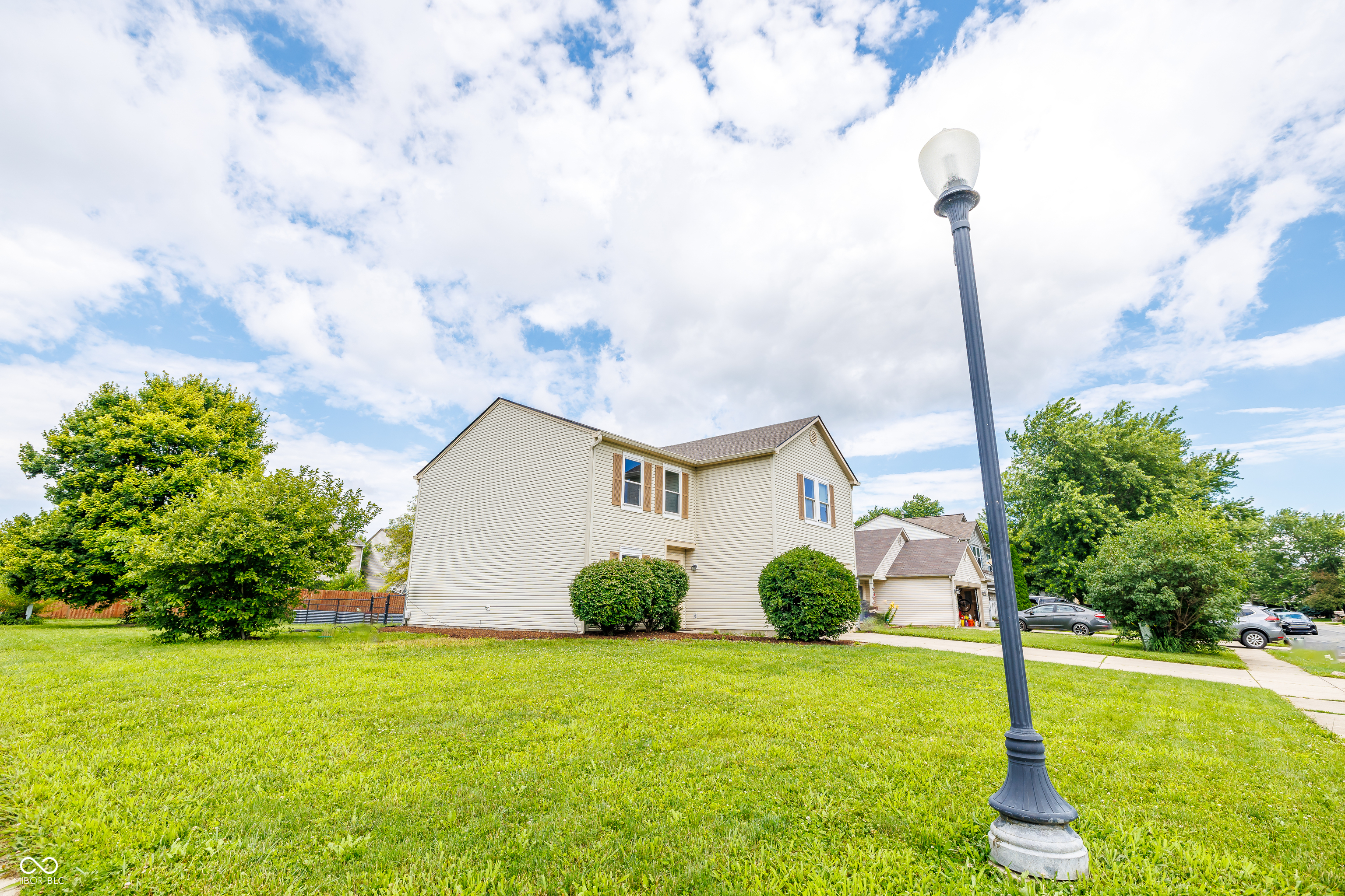 5606 N Plymouth Court