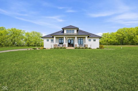 Photo of 8460 Hunt Club Road, Zionsville, IN 46077 (MLS # 22091870)