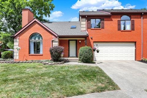 Photo of 9394 Golden Leaf Way, Indianapolis, IN 46260 (MLS # 22103629)