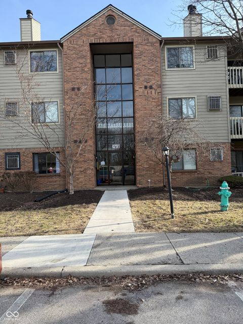 Photo of 4291 Village Parkway Circle W #11, Indianapolis, IN 46254 (MLS # 22028260)