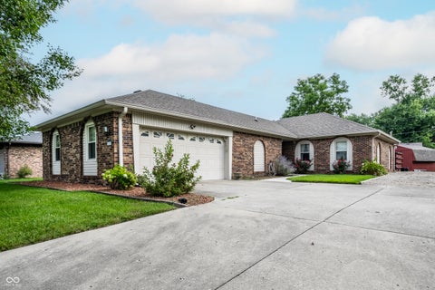 Photo of 1103 Riverview Drive, Greenfield, IN 46140 (MLS # 22117258)