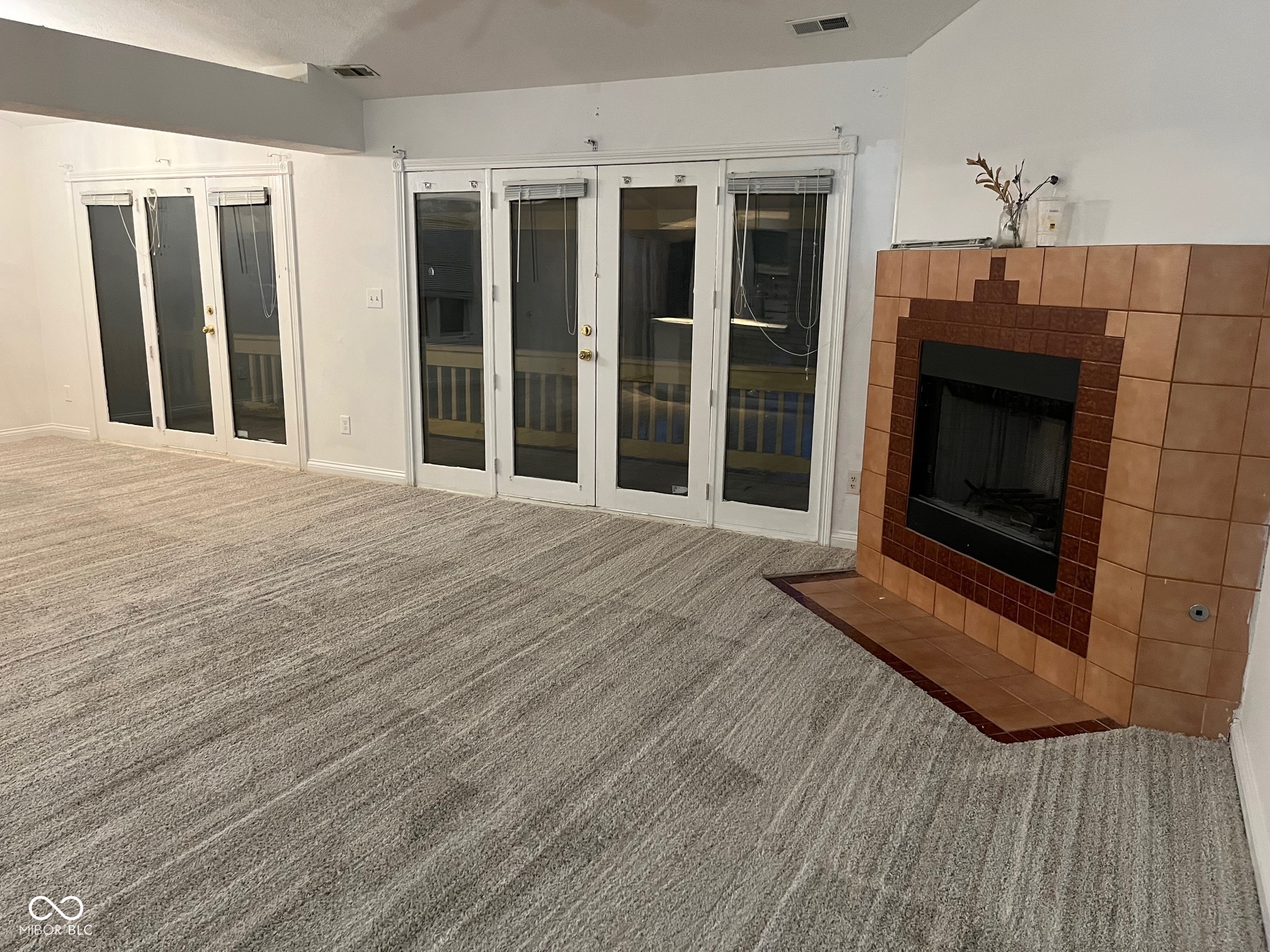 2724 Granada Cir N