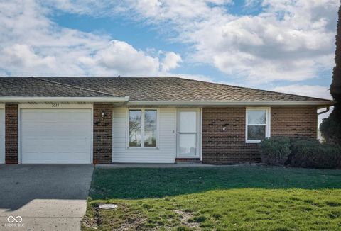 Photo of 2033 Alhambra Court #B, Anderson, IN 46013 (MLS # 22074200)