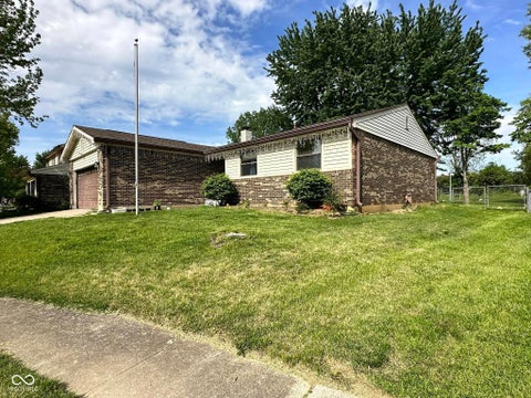 Photo of 7311 Chimney Rock Court, Indianapolis, IN 46217 (MLS # 22119460)