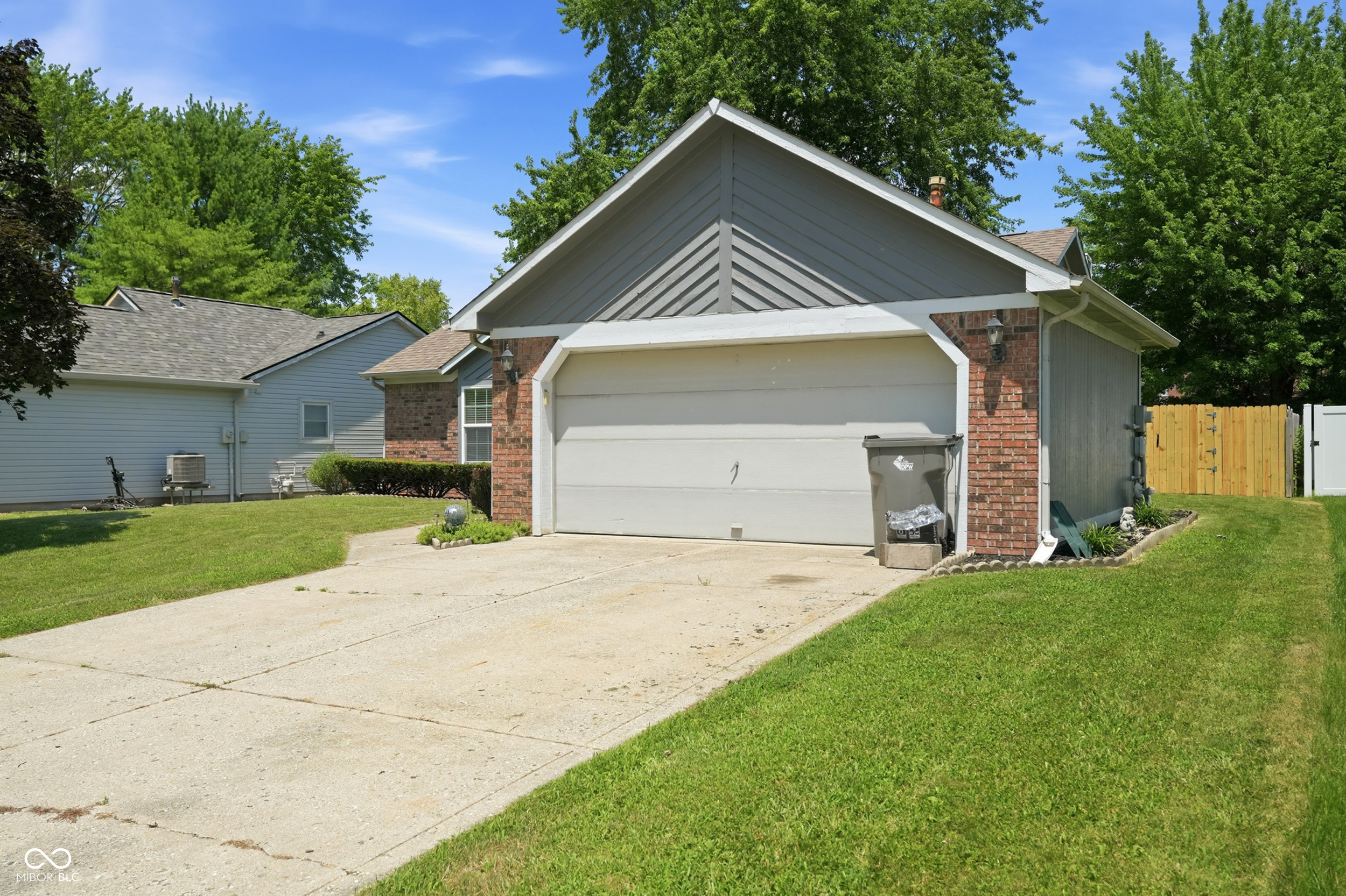 5238 Tamarisk Court