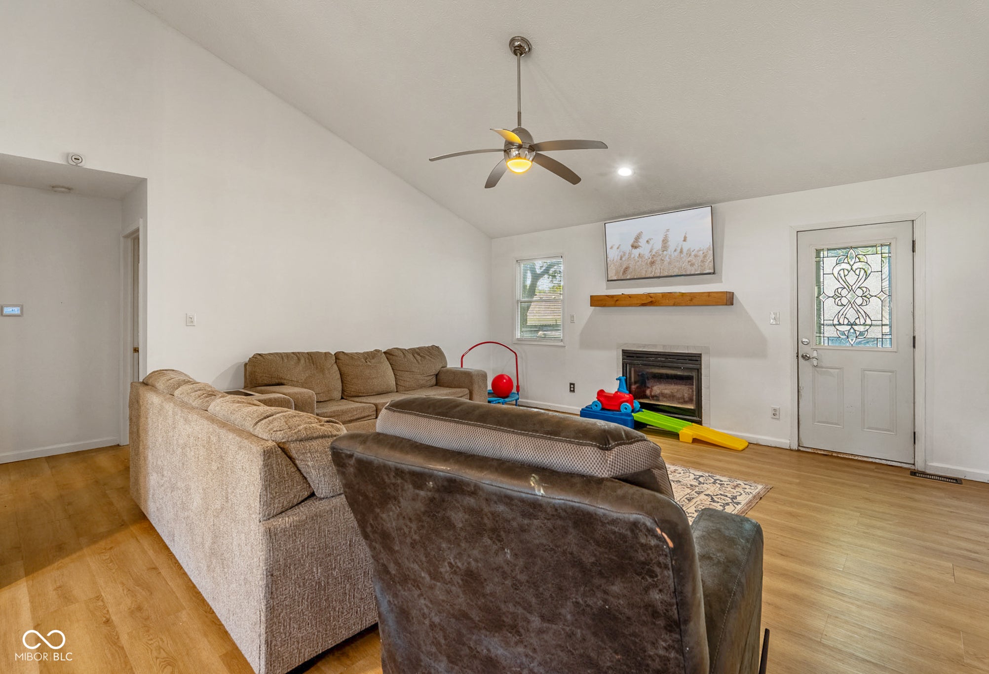 1401 Fox Ridge Drive