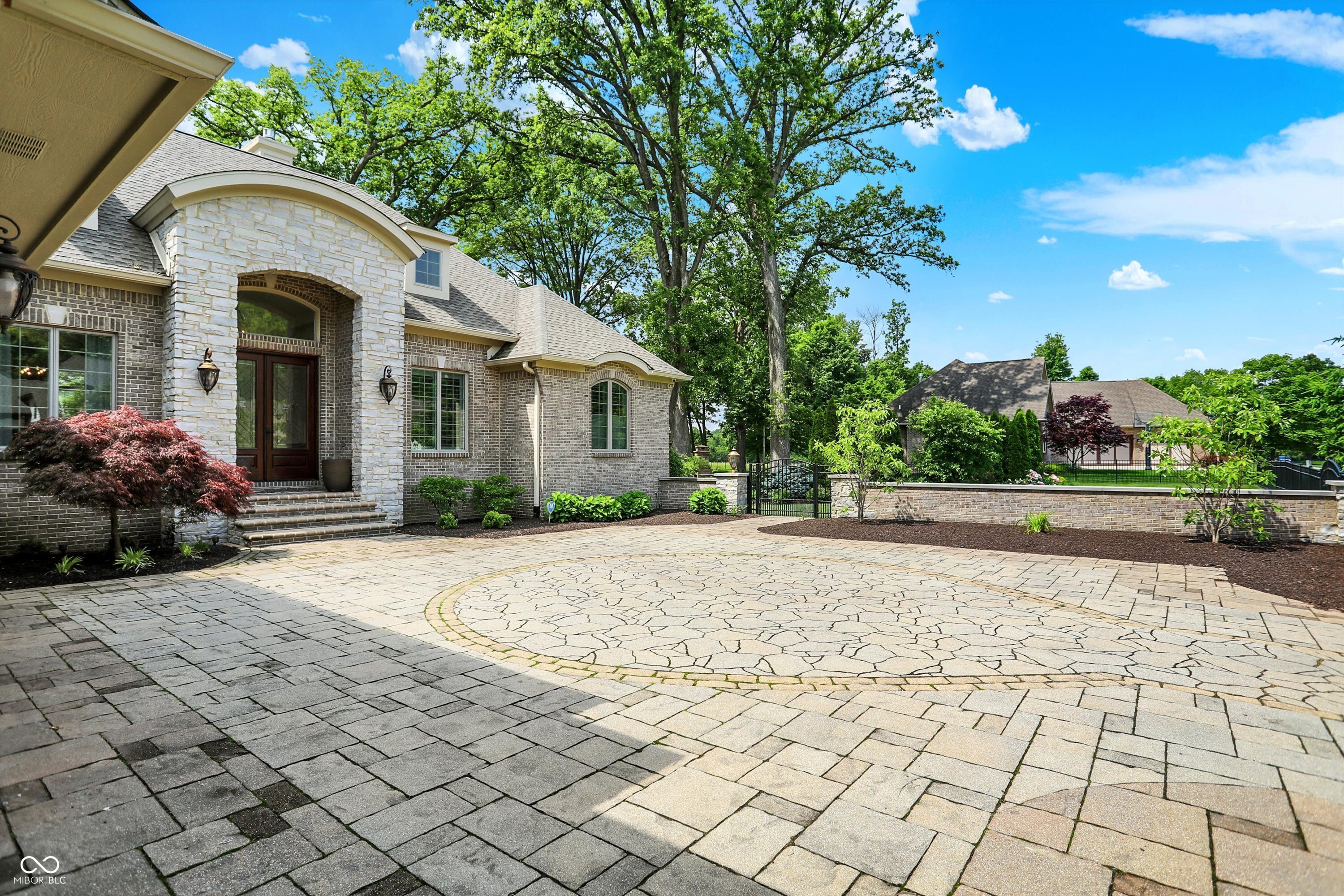 8905 Stonebriar Drive