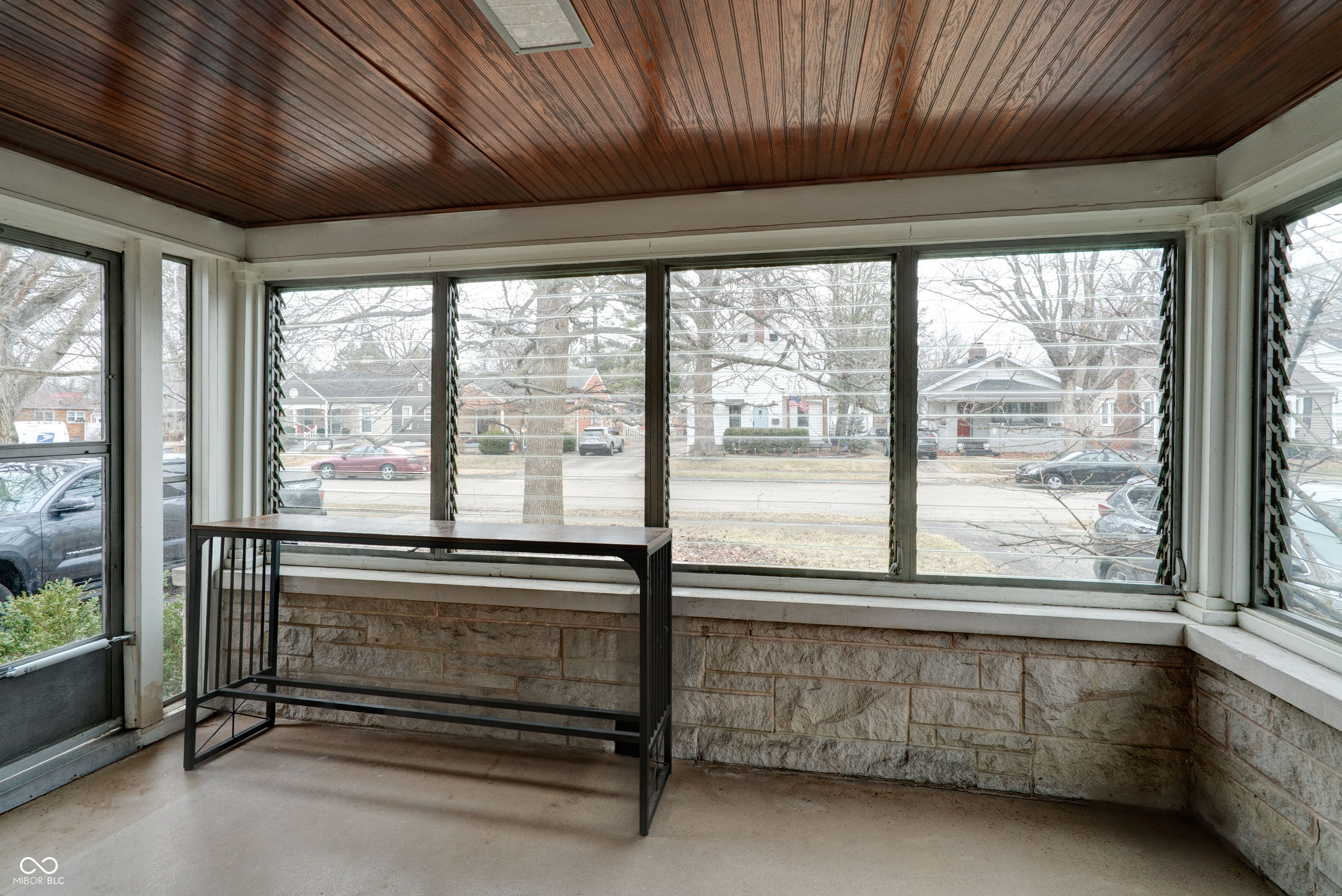 6015 Primrose Avenue