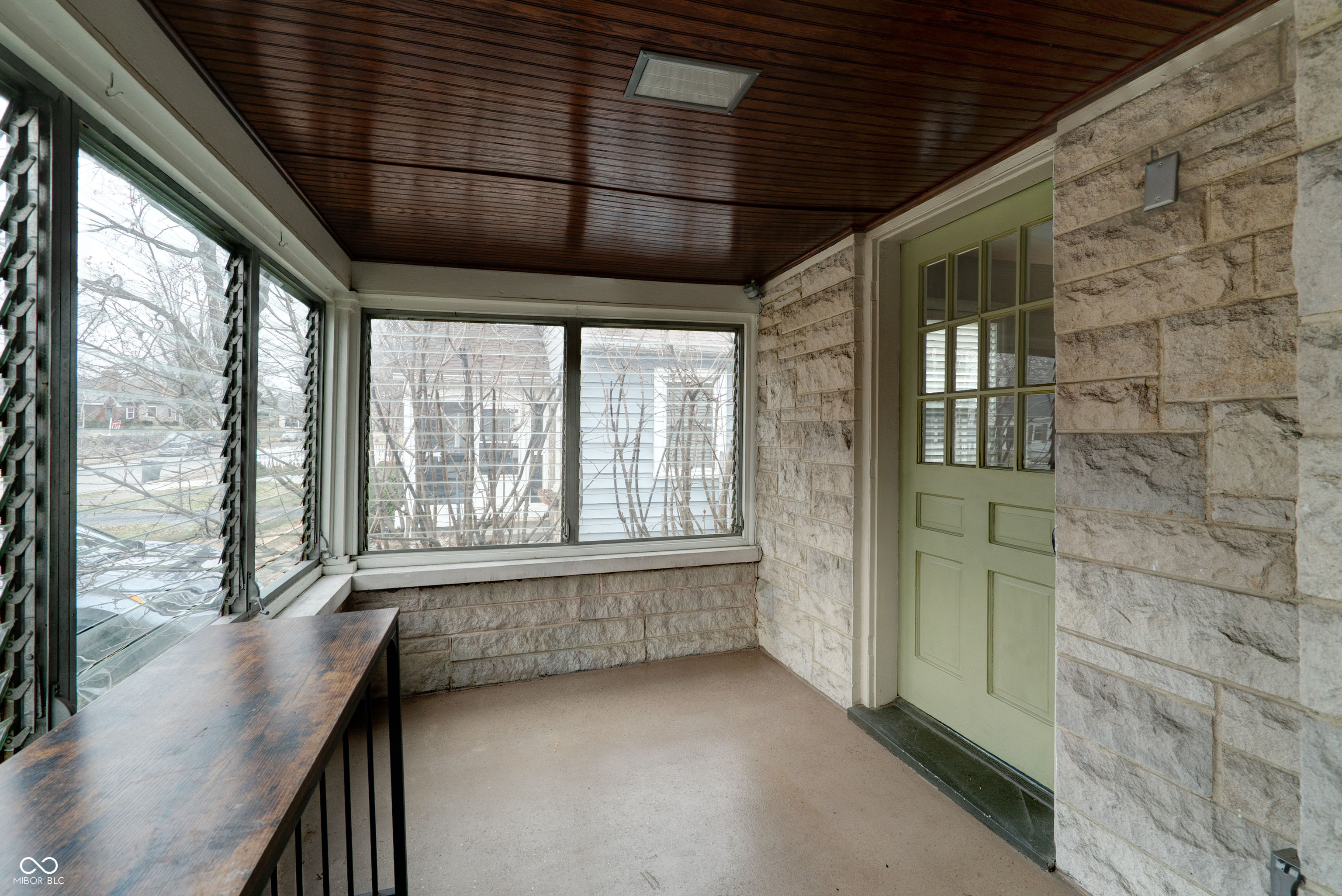 6015 Primrose Avenue