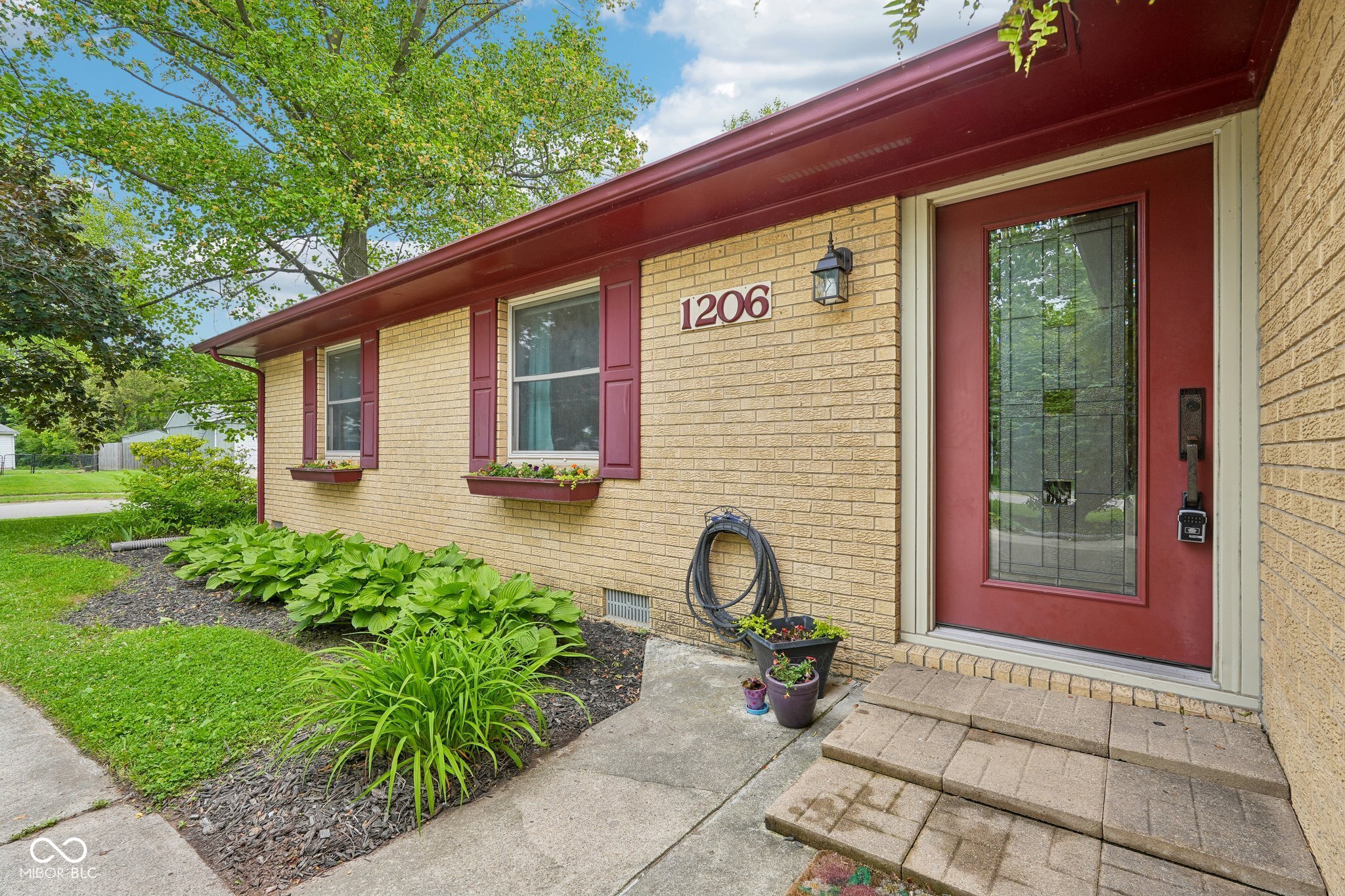 1206 N Woodward Street