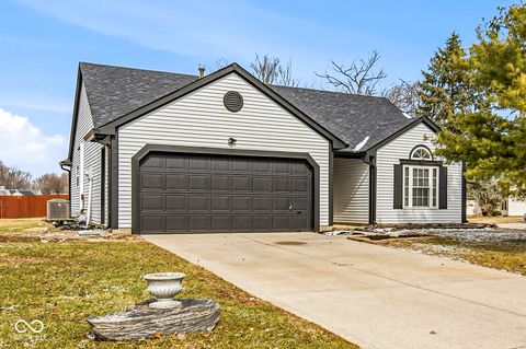 Photo of 2350 Valley Creek Way, Indianapolis, IN 46229 (MLS # 22085042)