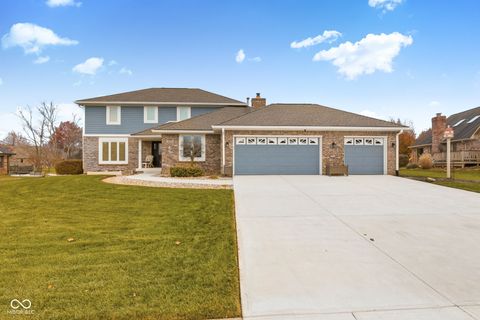 Photo of 2275 Willow Lake Drive, Greenwood, IN 46143 (MLS # 22076403)