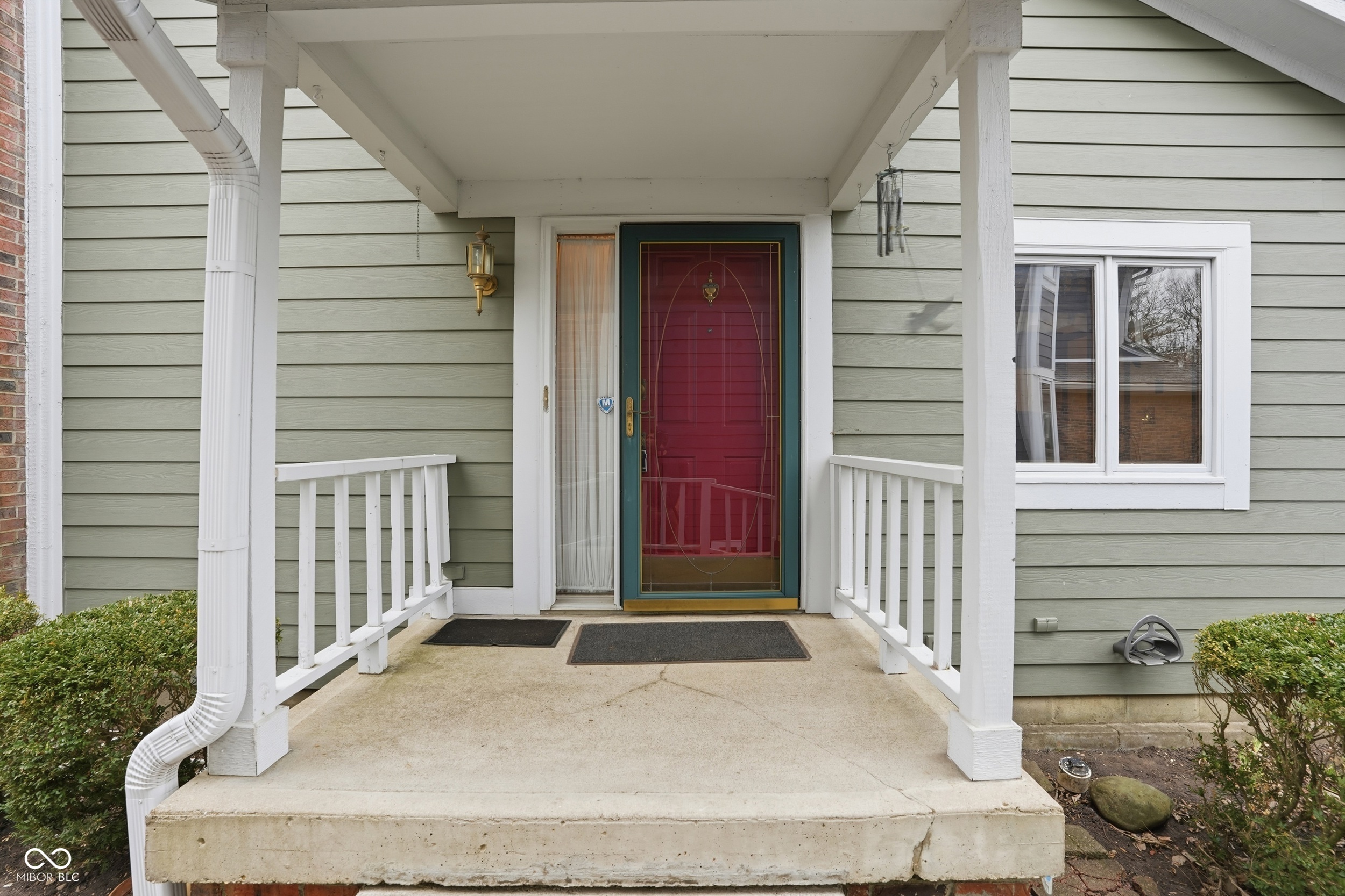 8128 Foxchase Circle