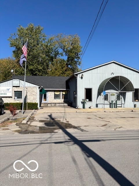 Photo 1 of 4 — 1120 Vine Street, Noblesville, IN 46060