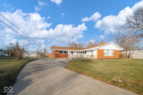 Photo of 1708 Falls Court, Anderson, IN 46012 (MLS # 22075833)